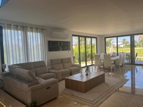 Moderna y lujosa villa