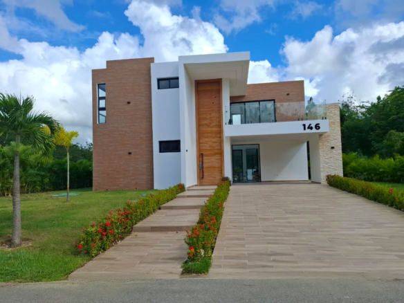 Hermosa Villa en el residencial Garden Village